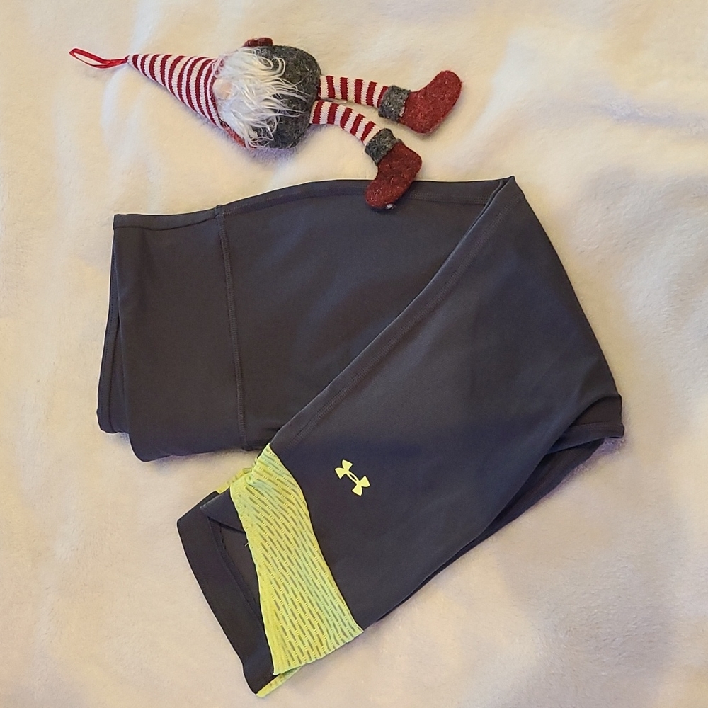 Ladies Under Armor Capri workout pants